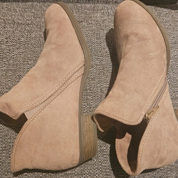 Beige tan cowgirl Western Country Concert ankle low heel faux suede boots 10 - Picture 11 of 12